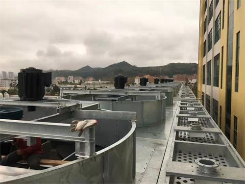 康明蒸發(fā)式玻璃鋼冷卻塔原理與優(yōu)缺點(diǎn)