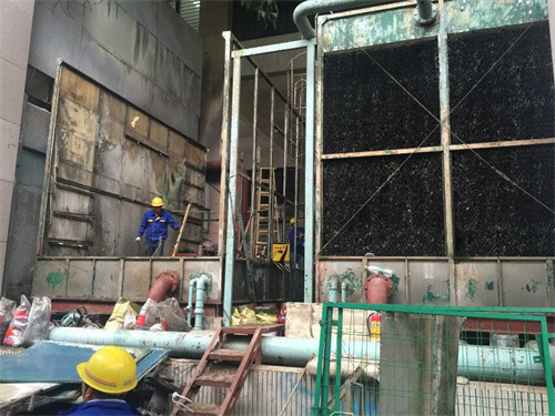 玻璃鋼<a href=http://m.jxsczx.com/tags/46_0.html target=_blank class=infotextkey>涼水塔</a>底盤漏水維修